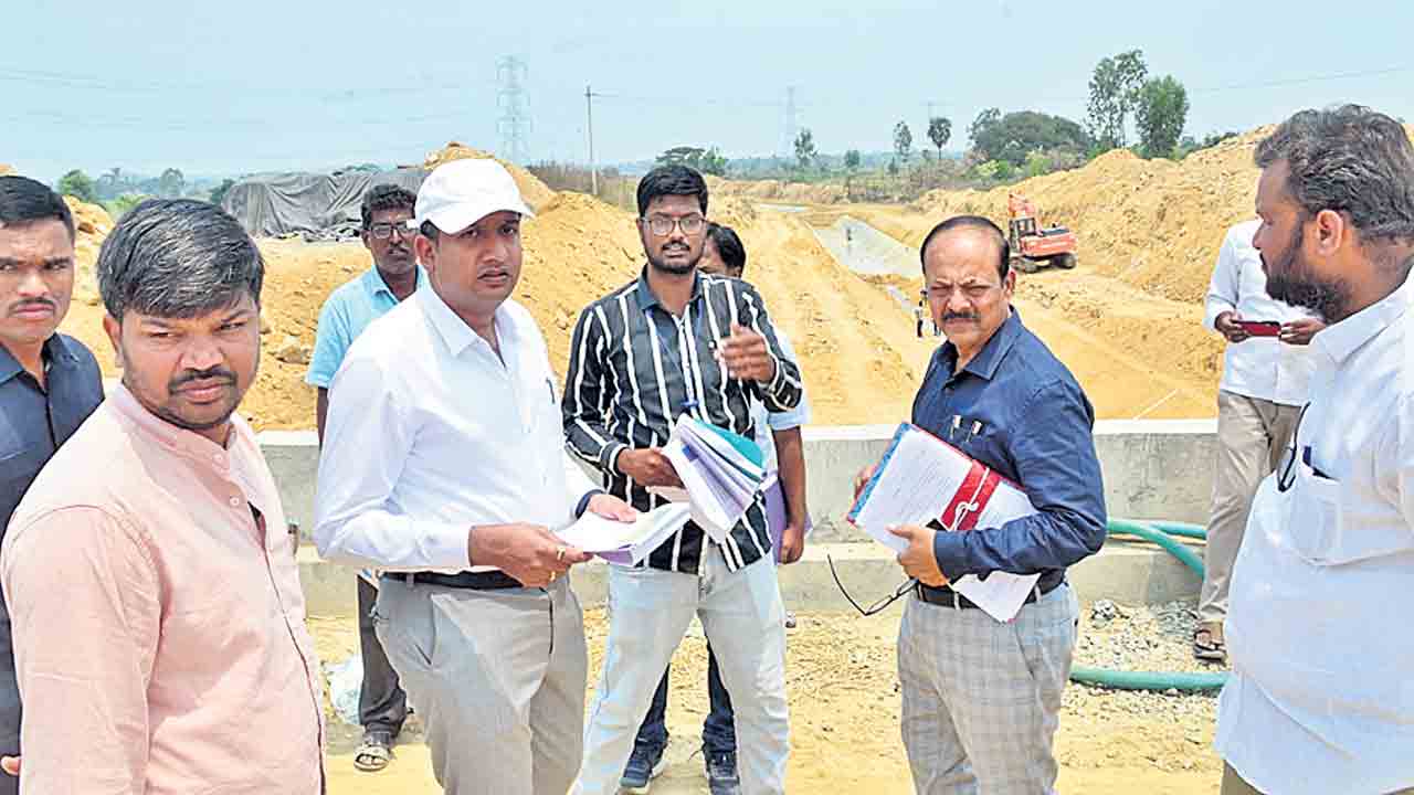 అర్హులకు త్వరలో పట్టాపాసు బుక్కులు