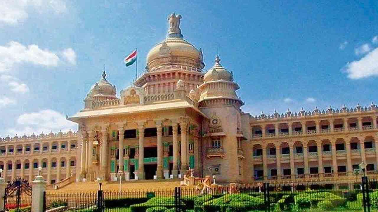 Karnataka Elections |  అవినీతికి వ్యతిరేకంగానే మా ఓటు.. ఎడీనా సర్వేలో కర్ణాటక ఓటర్ల స్పష్టీకరణ