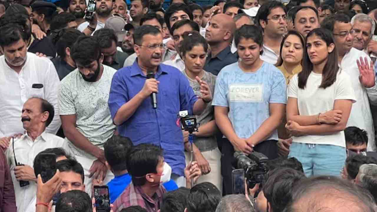 Kejriwal | ‘ఆ బీజేపీ నేత ఎంత శక్తిమంతుడో ఆలోచించాలి’.. రెజ్లర్లకు కేజ్రీవాల్‌ సంఘీభావం