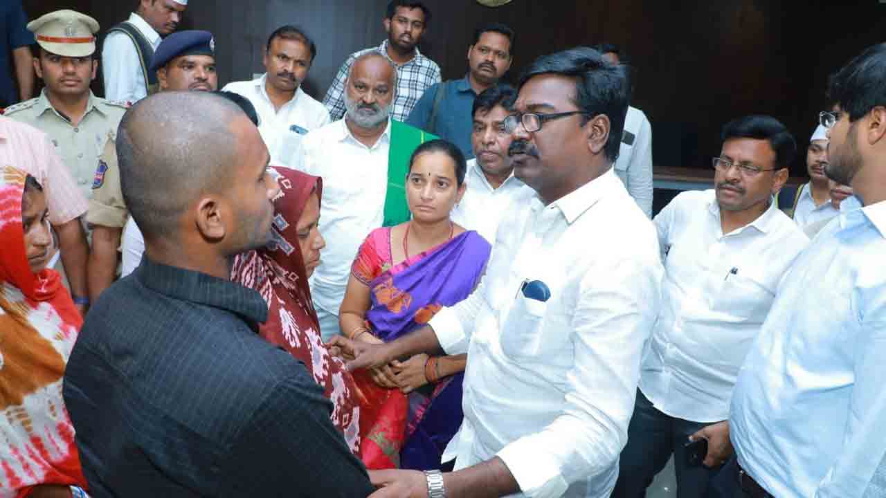 చీమలపాడు బాధితుల కుటుంబాలకు.. అన్ని విధాలా సహకారం