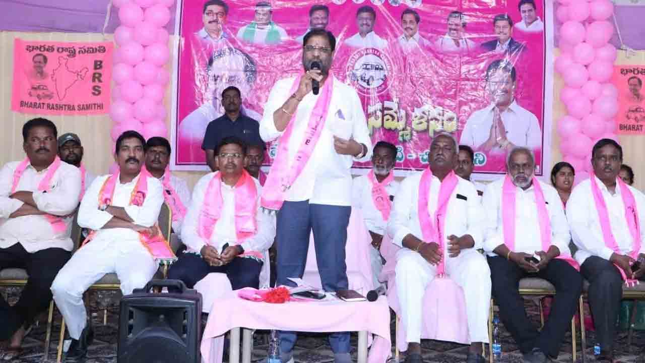 గులాబీ జెండా.. ప్రజల అండ