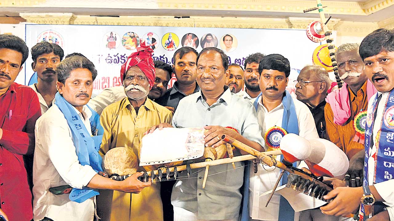 అంబేద్కర్‌ విగ్రహ ఆవిష్కరణపై సమీక్ష