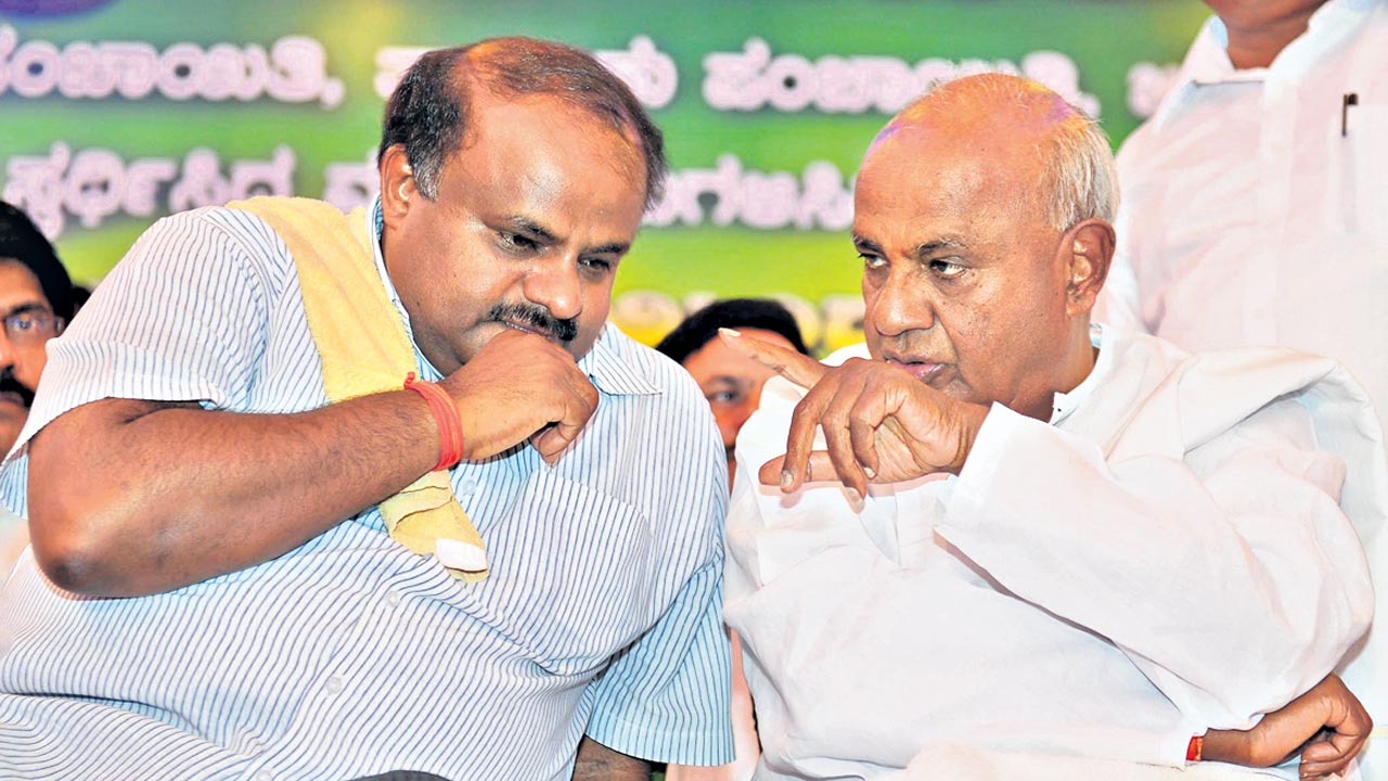 అందరి కండ్లు జేడీఎస్‌పైనే!