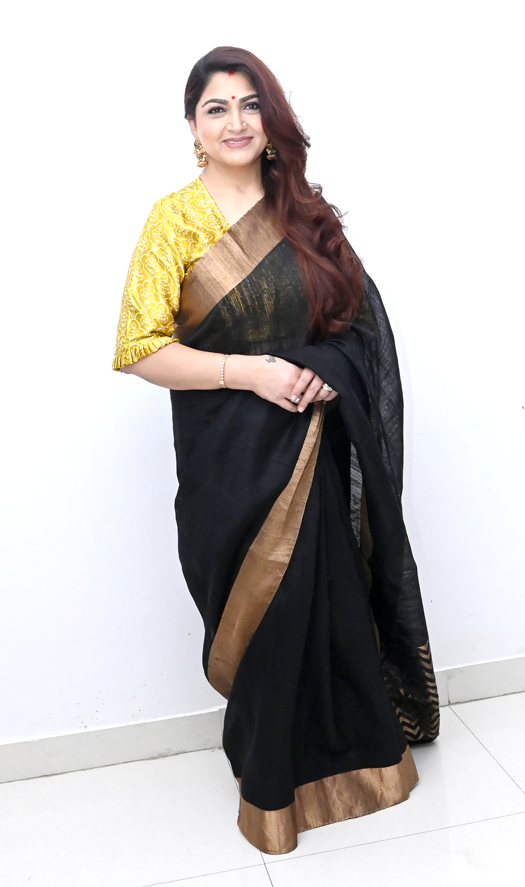 Kushboo | మూవీ లవర్స్‌కు పెద్దగా పరిచయం అక్కర్లేని పేరు ఖుష్బూ (Kushboo). తెలుగు, తమిళంతోపాటు వివిధ భాషల్లో సినిమాలు చేస్తూ సూపర్ ఫ్యాన్ ఫాలోయింగ్ సంపాదించుకుంది. 