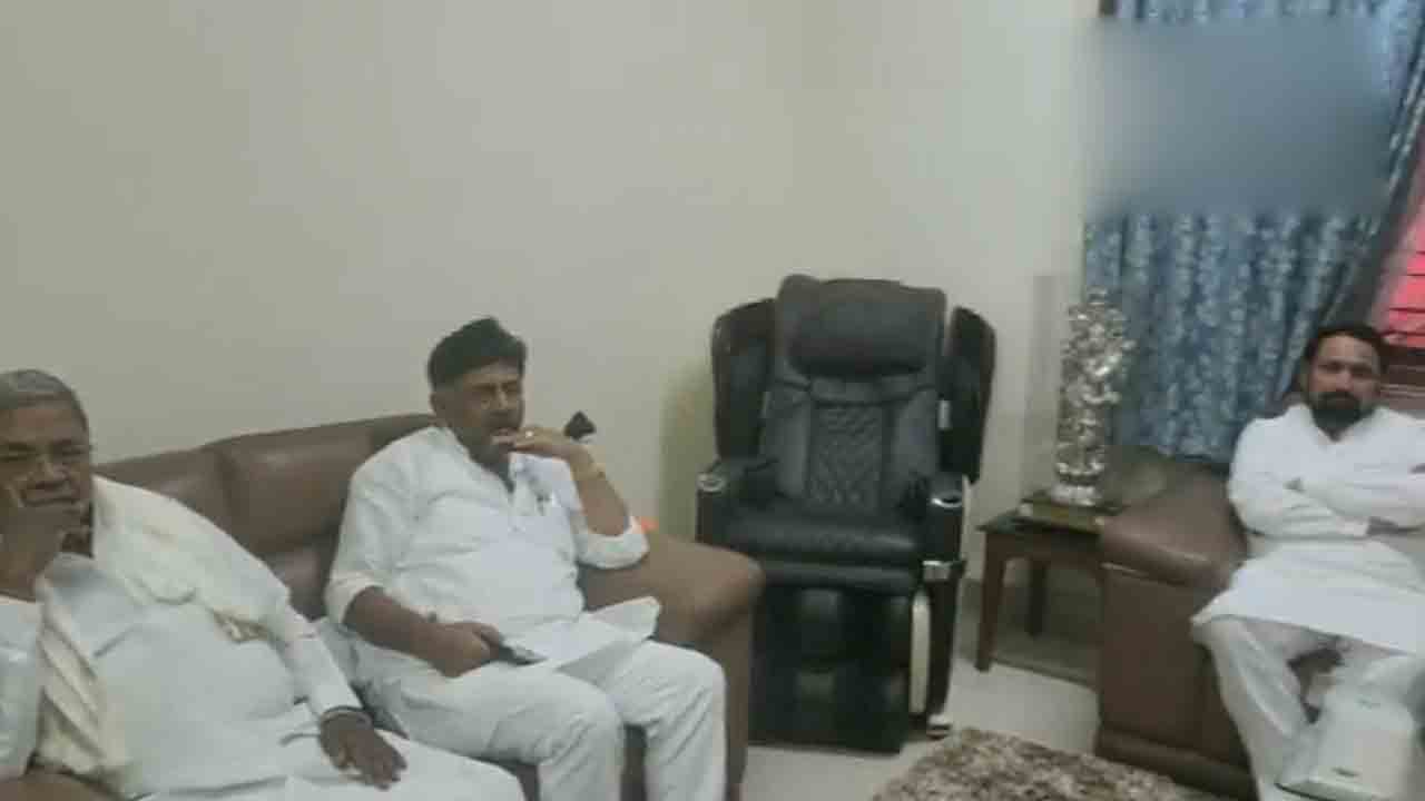Laxman Savadi | కర్ణాటక కాంగ్రెస్ ముఖ్యులతో బీజేపీ మాజీ నేత లక్ష్మణ్ సవాడీ భేటీ