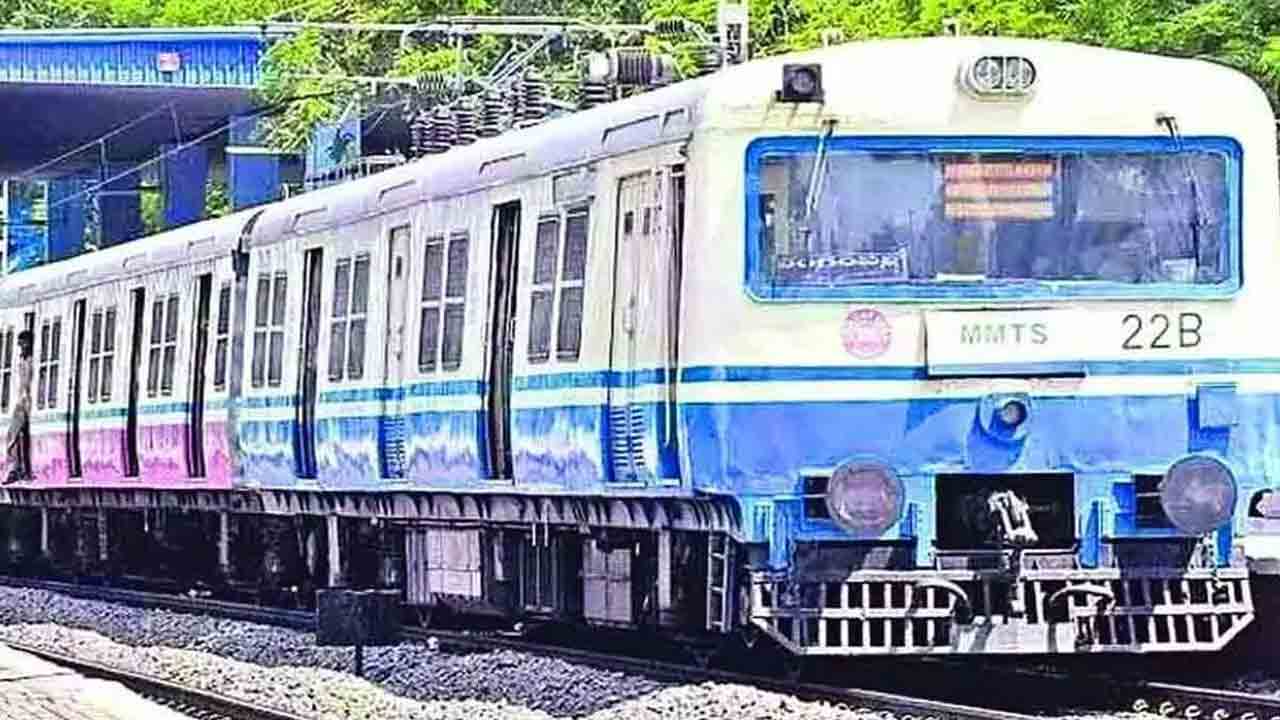 జనగామ దాకా లోకల్‌ ట్రైన్‌ను పొడిగించండి.. కేంద్రమంత్రికి పోచంపల్లి శ్రీనివాస్‌రెడ్డి లేఖ