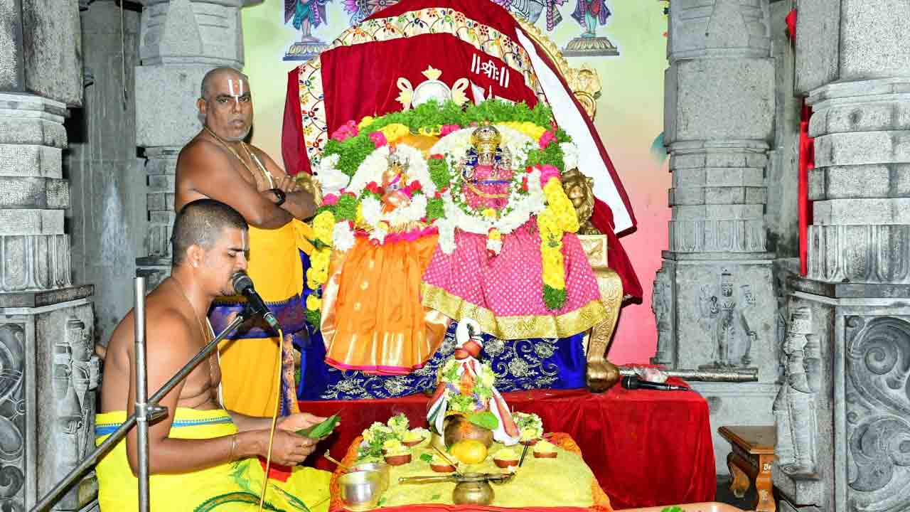 లక్ష్మీనరసింహుడి కల్యాణోత్సవ సేవ