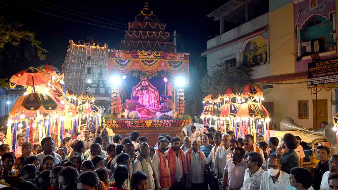 వైభవంగా రామయ్య రథోత్సవం
