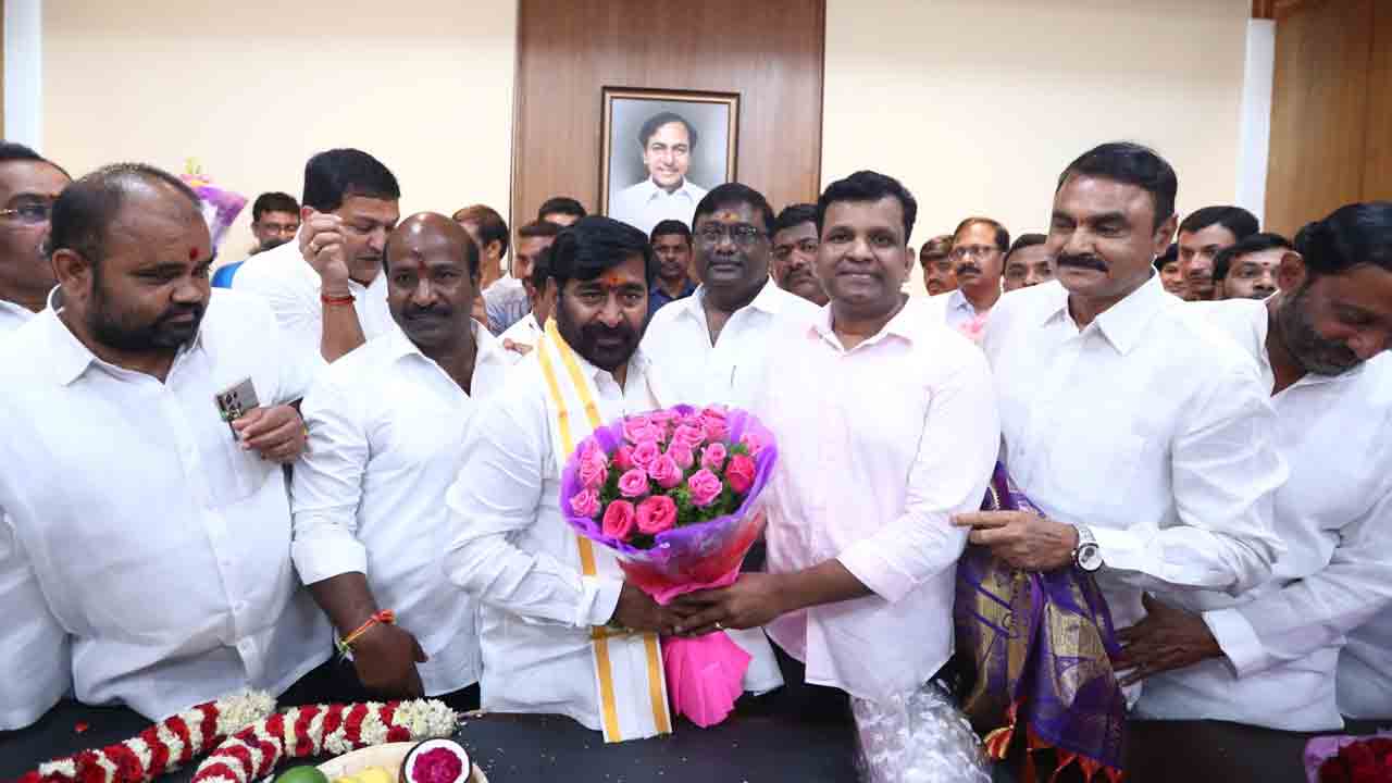 Telangana | మంత్రులను అభినందించిన ప్రజాప్రతినిధులు , అధికారులు