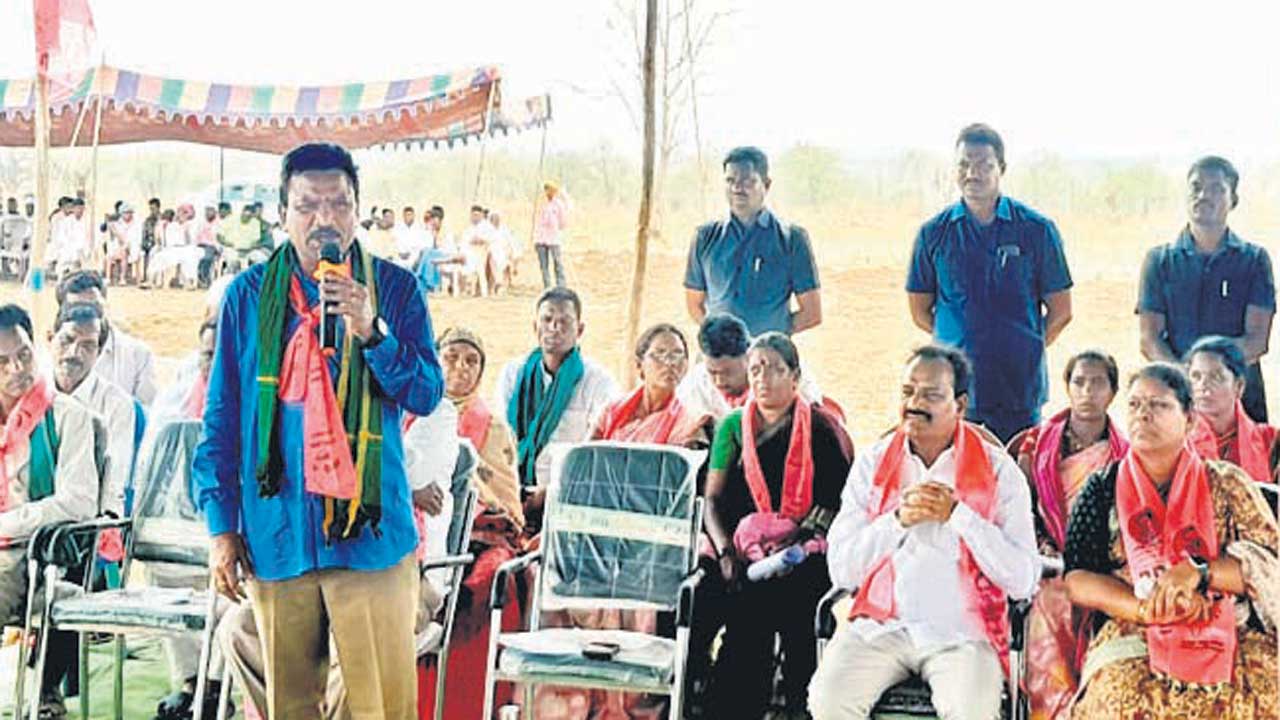 కాంగ్రెస్‌, బీజేపీలకు బుద్ధి చెప్పాలి