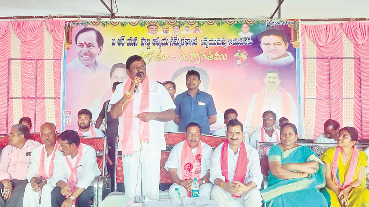 కార్యకర్తలే కథానాయకులు