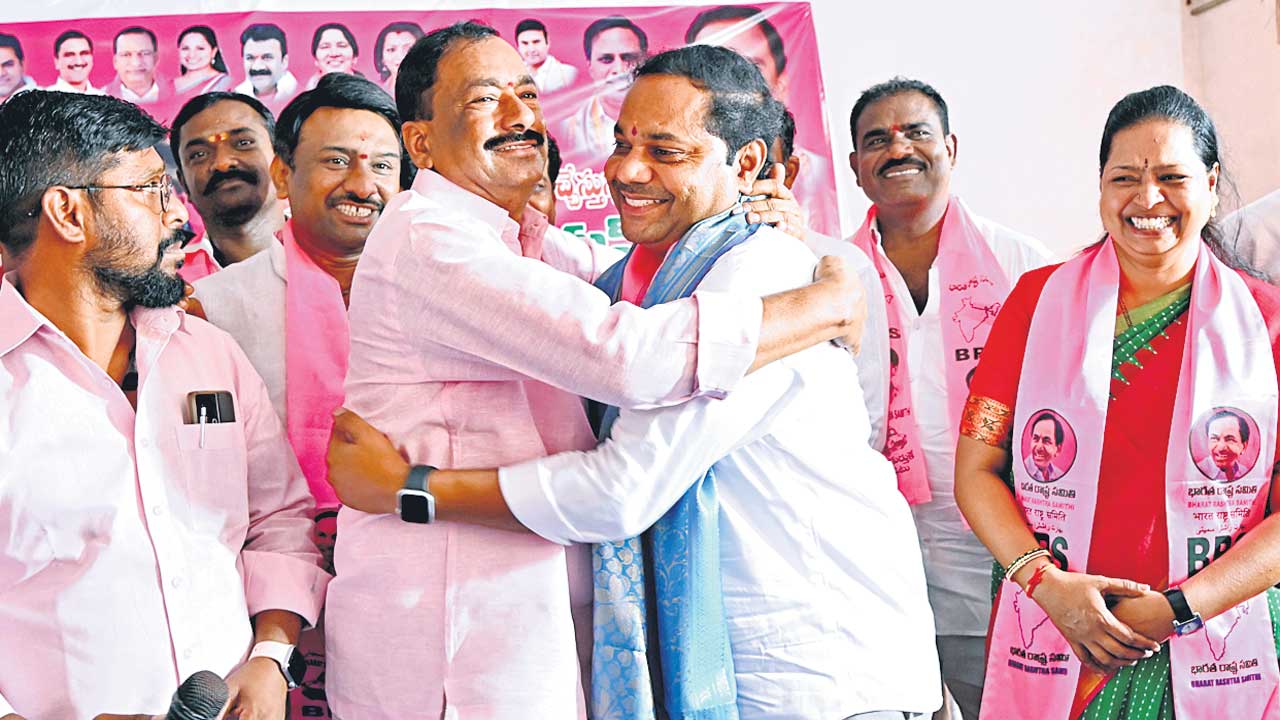 అసత్యాలు ప్రచారం చేసే.. బీజేపీని నిలదీయండి