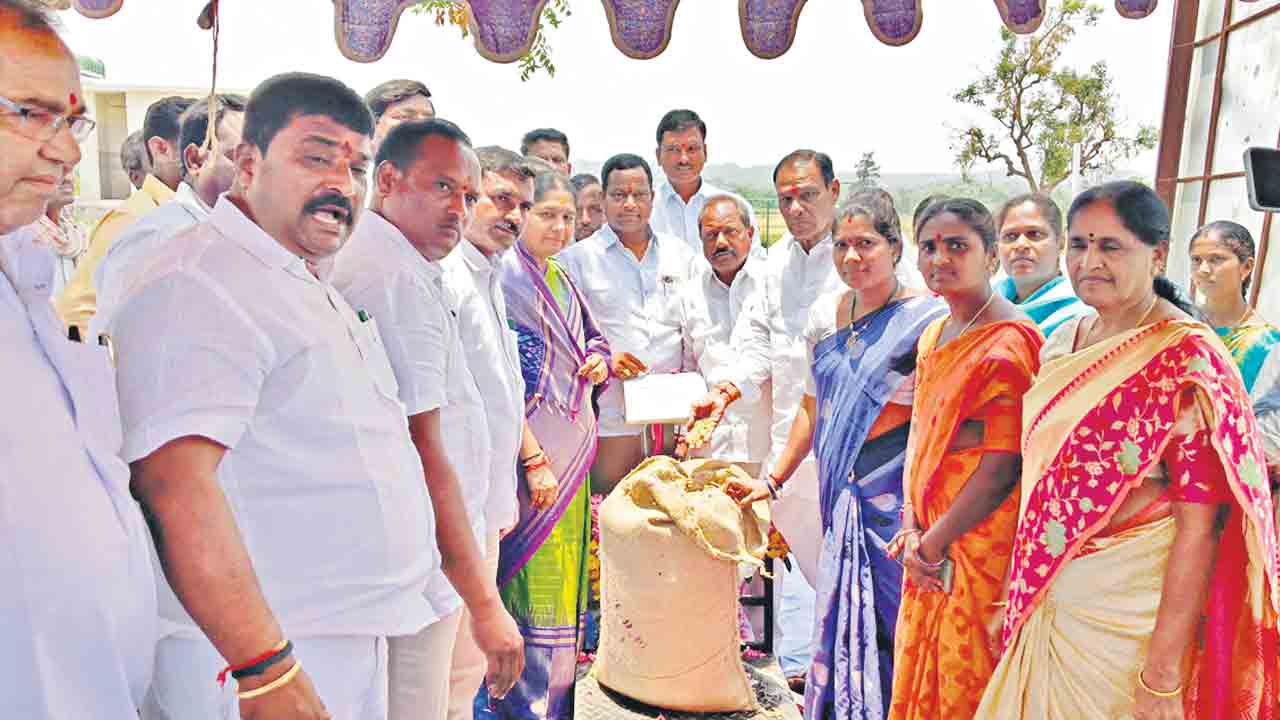 రైతులు అధైర్యపడొద్దు