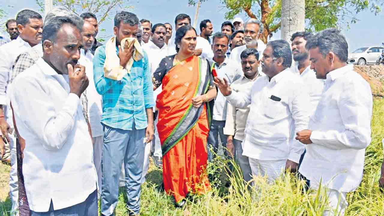 రైతులు అధైర్య‌ప‌డొద్దు