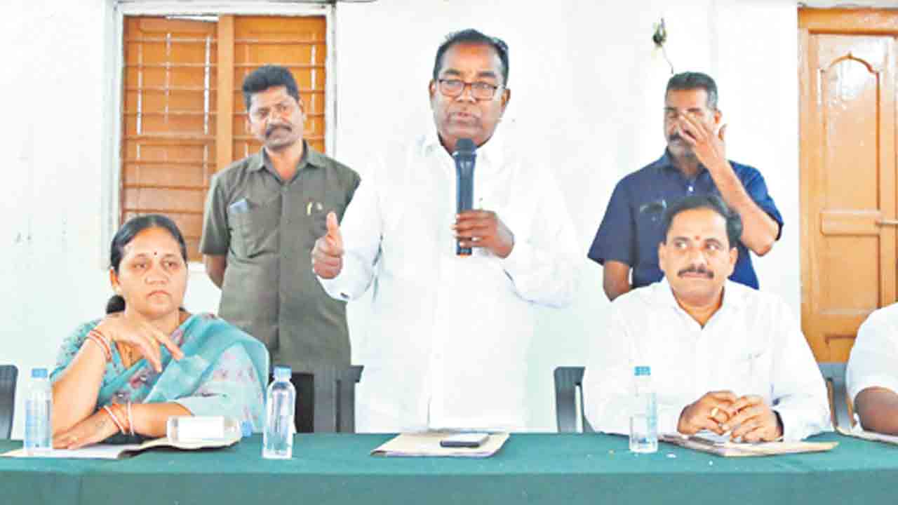 సమన్వయంతో పనిచేయాలి