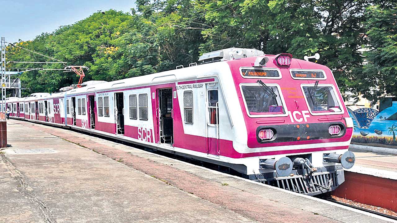 90 కిలోమీటర్లు.. లోకల్‌ రైలు సేవలు