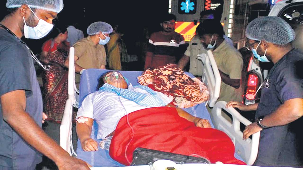 నిమ్స్‌లో ‘బలగం’ మొగిలయ్య