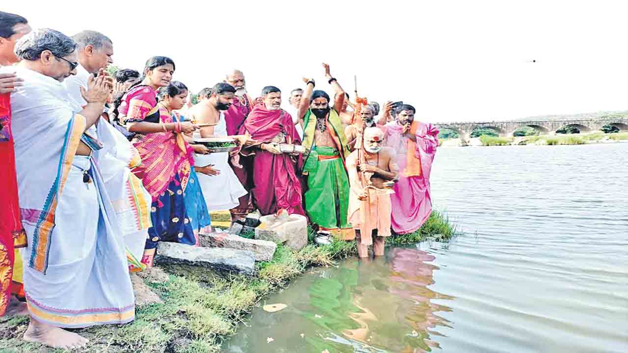 మంజీర పుషరాలకు అంకురార్పణ