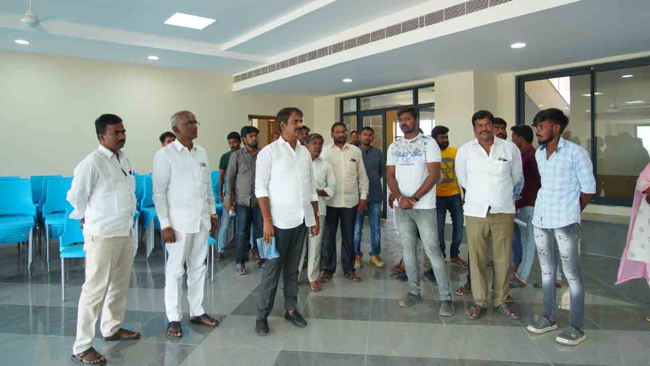 పెండింగ్ పనులపై దృష్టి పెట్టాలి