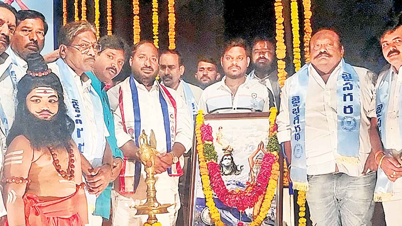 బీసీ సంక్షేమంలో తెలంగాణ ఆదర్శం