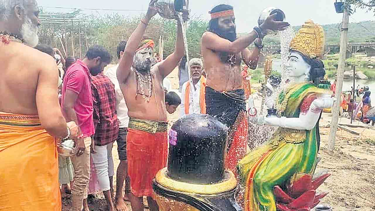 మంజునాథుడికి మహా జలాభిషేకం