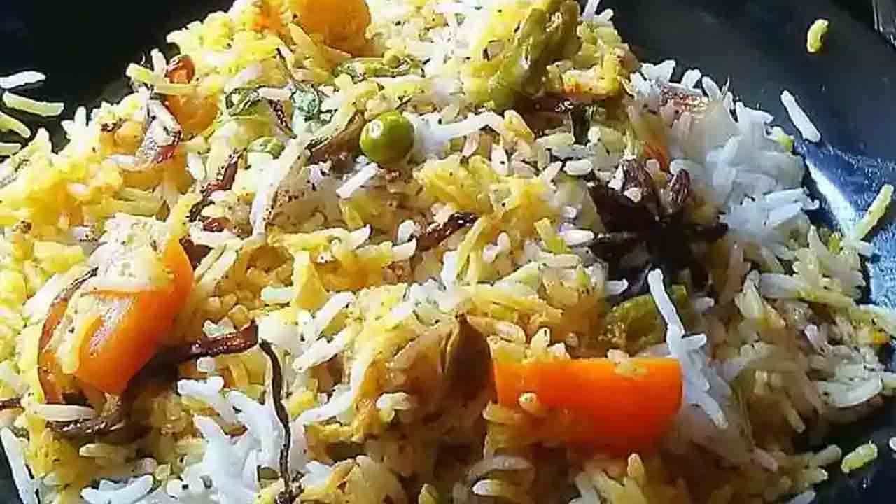 Meat in veg biryani | వెజ్‌ బిర్యానీలో మాంసం ముక్క.. స్విగ్గీలో ఆర్డర్‌ చేసిన మహిళకు షాక్‌..!
