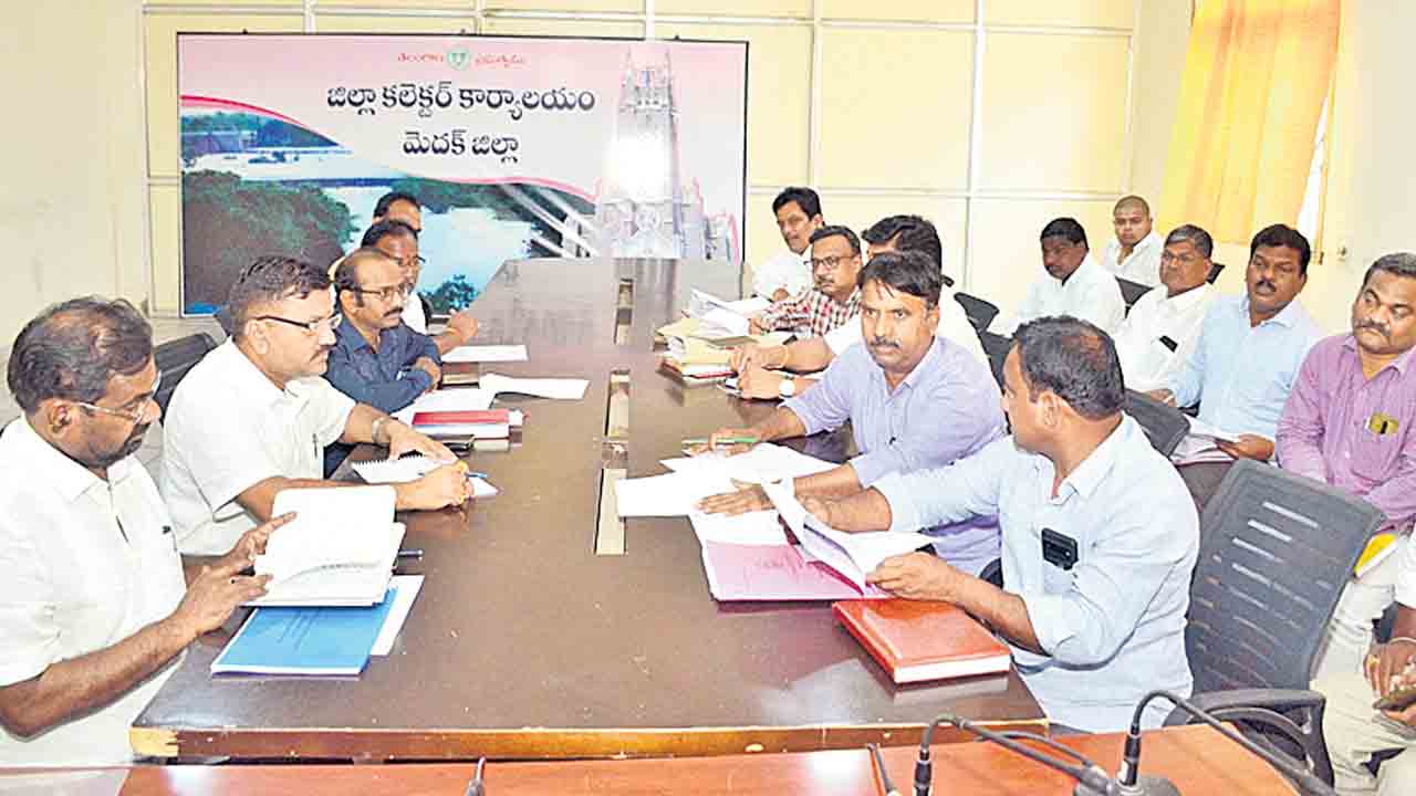 రోడ్డు సౌకర్యం మెరుగుపర్చాలి