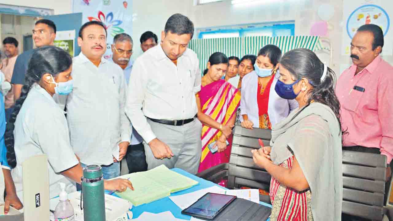 మహిళా క్లినిక్‌లకు అపూర్వ ఆదరణ