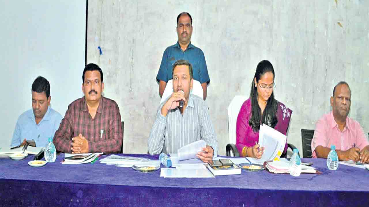 బ్లాక్‌ ప్లాంటేషన్‌కు స్థలాలు గుర్తించాలి