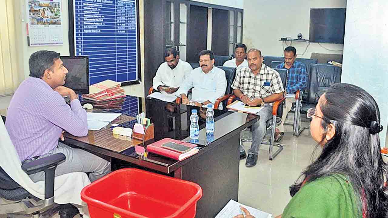 పనుల్లో వేగం పెంచాలి