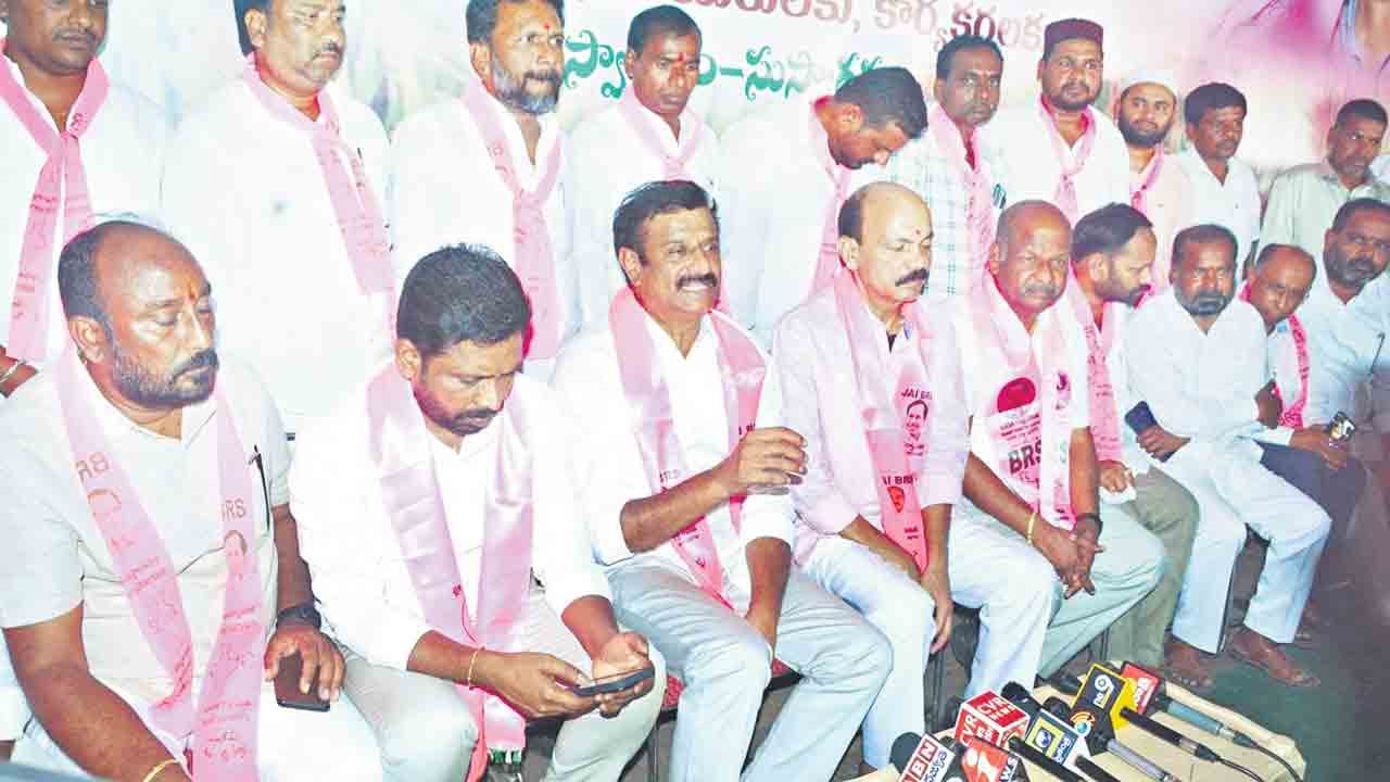 లీకుల బండి.. అనర్హుడండి!