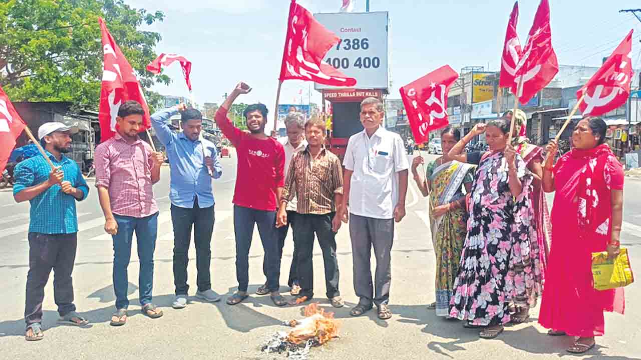 మోదీ గో బ్యాక్