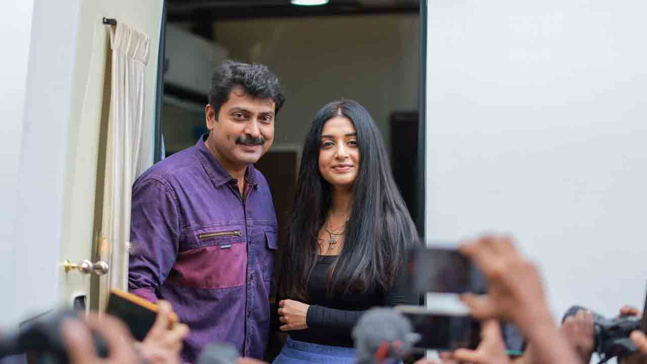 Meera Jasmine | క్వీన్‌ ఎలిజబెత్‌గా పవన్‌కల్యాణ్‌ హీరోయిన్.. వివరాలివే