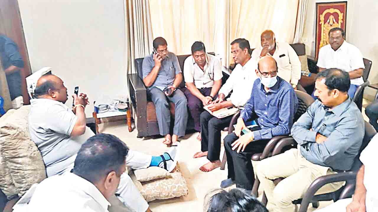 చివరి గింజ వరకూ కొనుగోళ్లు