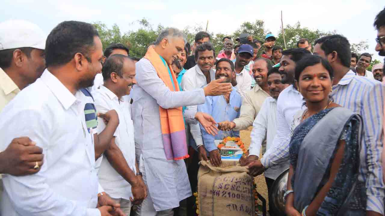 Minister Harish Rao | ధాన్యం అమ్మిన రెండు రోజుల్లోనే రైతుల ఖాతాల్లో డబ్బులు : మంత్రి హరీశ్‌రావు
