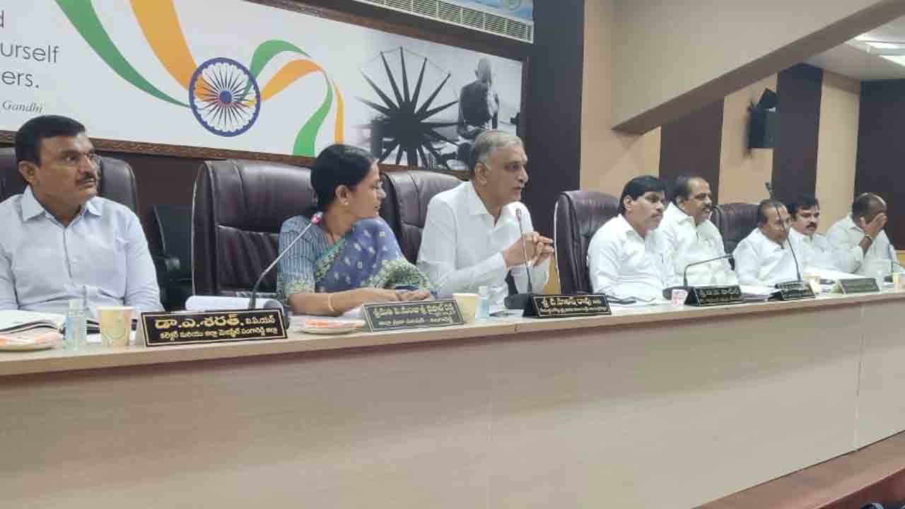 Minister Harish Rao | మోటర్లకు మీటర్లు పెట్టలేదని కేంద్రం రూ. 30వేల కోట్లను ఆపింది : మంత్రి హరీశ్‌రావు ధ్వజం