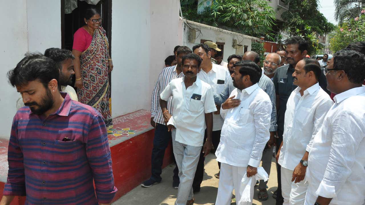 దేశంలోనే మోడల్ పట్టణంగా సూర్యాపేటను తీర్చిదిద్దుతా