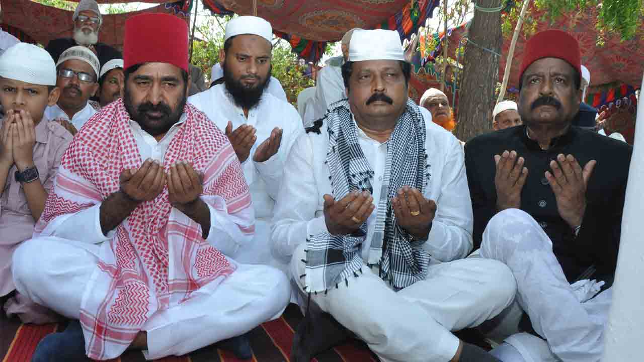 భ‌క్తి శ్ర‌ద్ధ‌ల‌తో ఈద్‌- ఉల్- ఫిత‌ర్‌