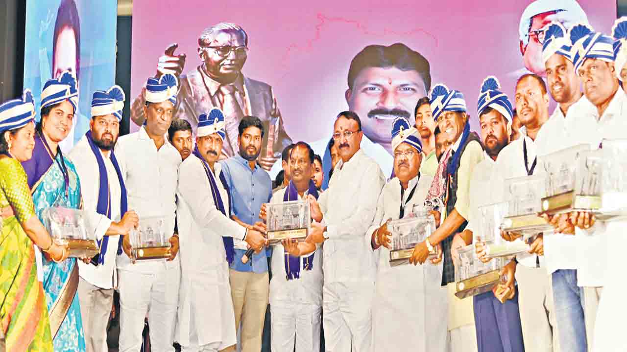 రాజ్యాంగ వ్యవస్థలను ధ్వంసం చేస్తున్న బీజేపీ