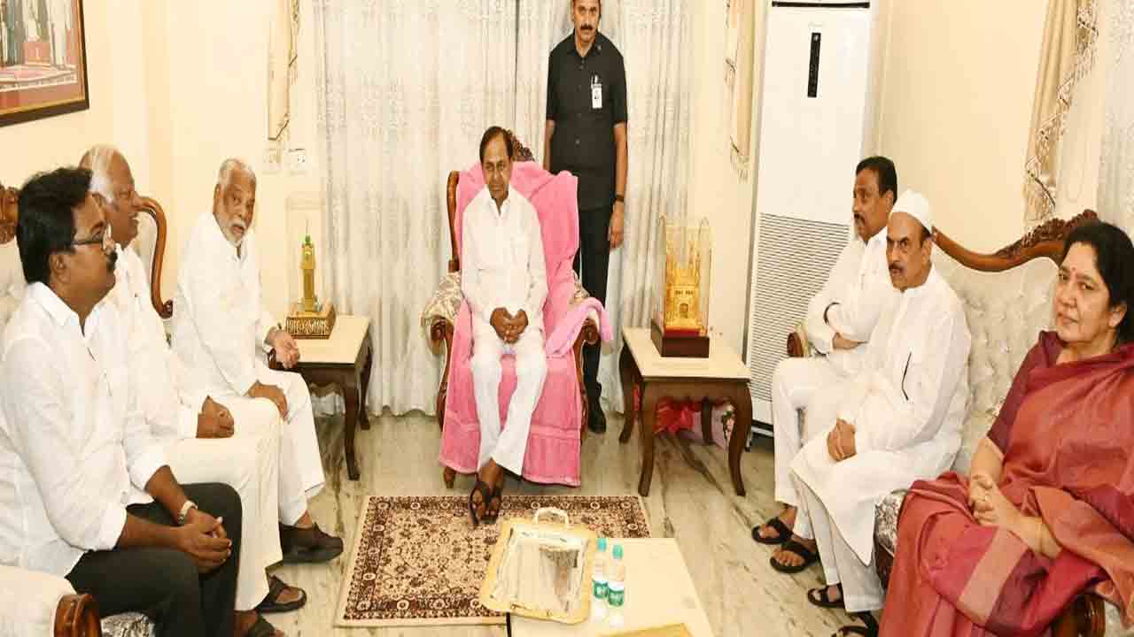 రాష్ట్ర హోంమంత్రి ఇంట్లో రంజాన్‌ విందుకు అజయ్‌