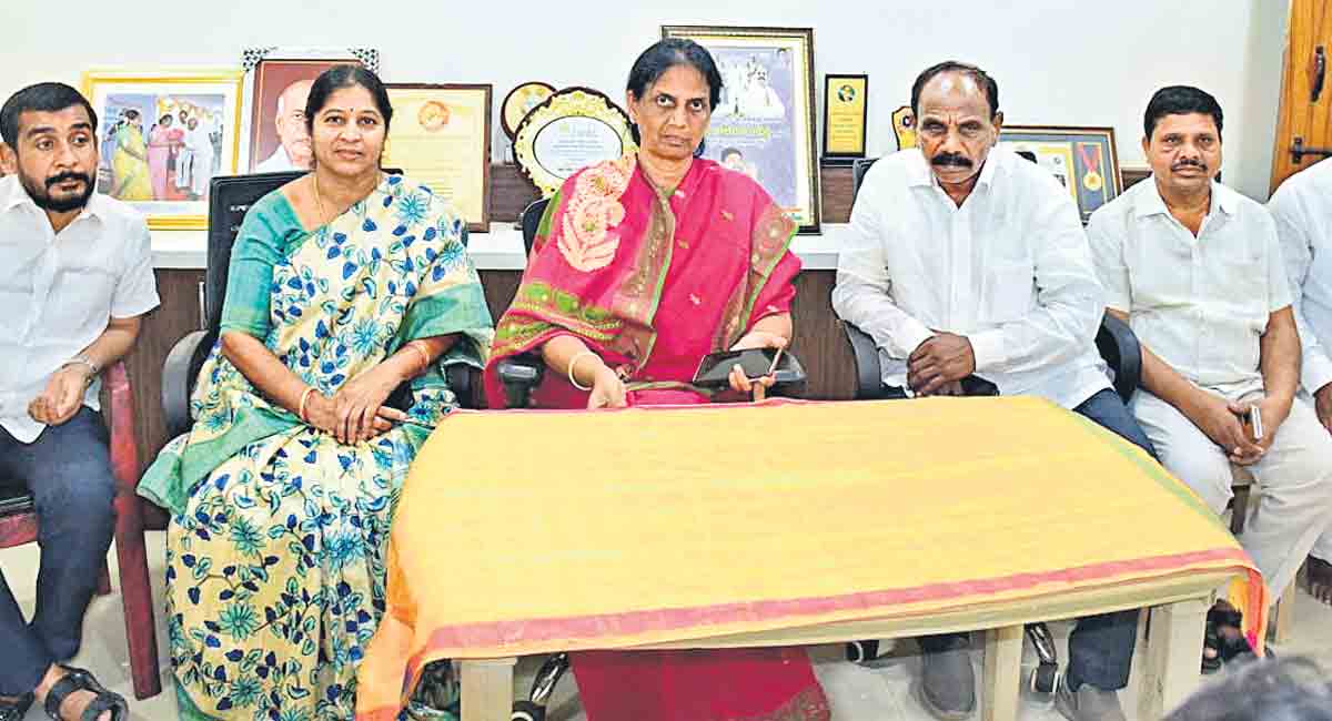 Sabitha Indra reddy |  తెలంగాణకు ఏమిచ్చారు.. ఏమిస్తరు.. చేవెళ్ల సభలో కేంద్ర మంత్రి అమిత్‌షా చెప్పగలరా?: మంత్రి సబితాఇంద్రారెడ్డి