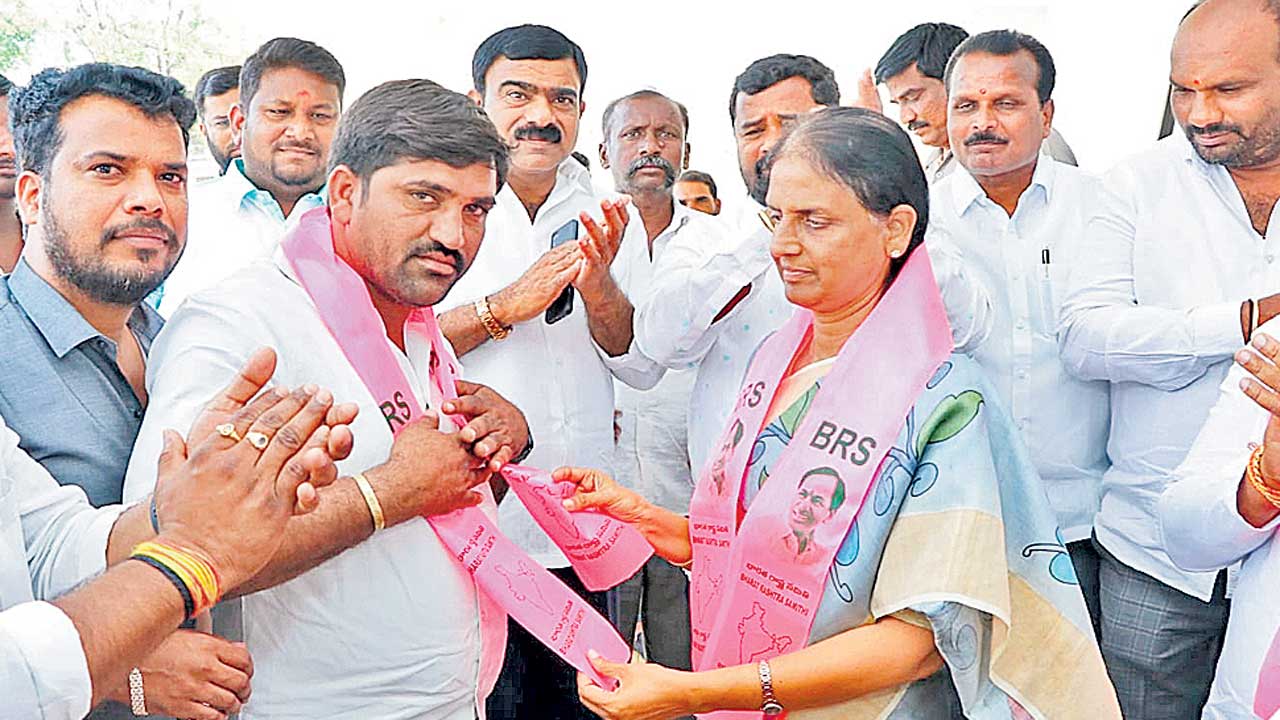 బీఆర్‌ఎస్‌లోకి బడంగ్‌పేట 13వ డివిజన్‌ కార్పొరేటర్‌