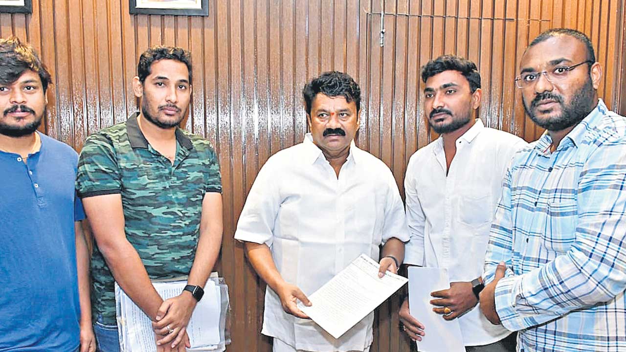 వైజాగ్ స్టీల్ ప్రైవేటీకరణకు కుట్ర