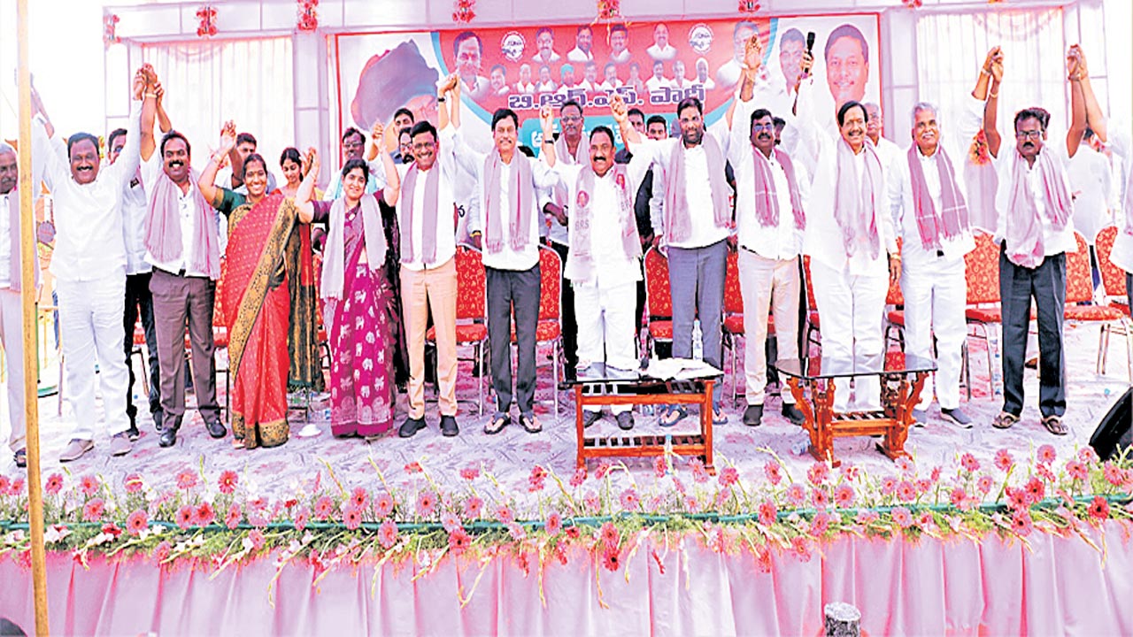 కార్యకర్తలే బలం.. ప్రజలే బలగం