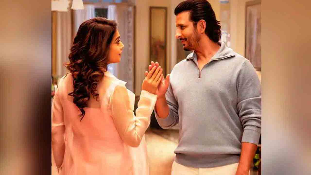 Music School | మ్యూజిక్‌ స్కూల్‌ నుంచి శర్మాన్ జోషి, శ్రియాశరణ్‌ Teri Nigaahon Ne వీడియో సాంగ్‌