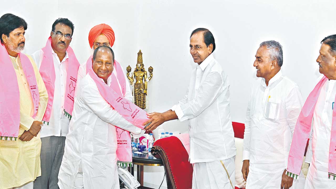 మహారాష్ట్రలో ఎన్సీపీకి షాక్‌