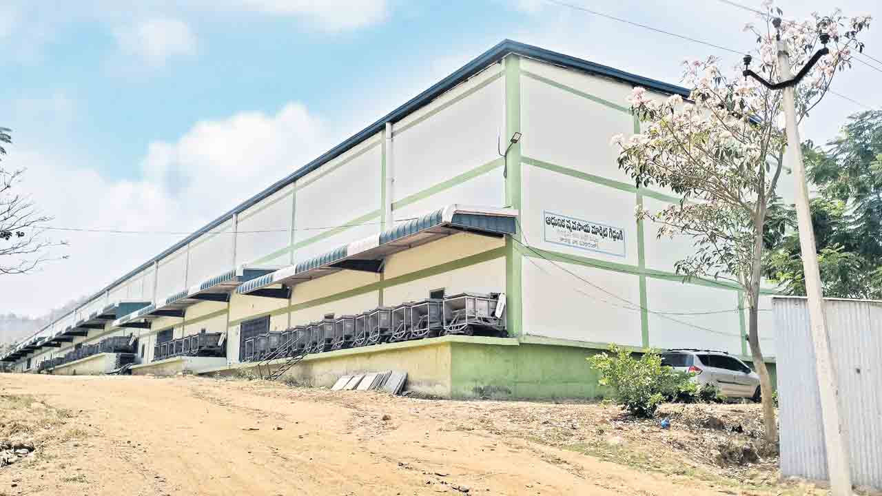 గోదాముల గోస తీరింతి..