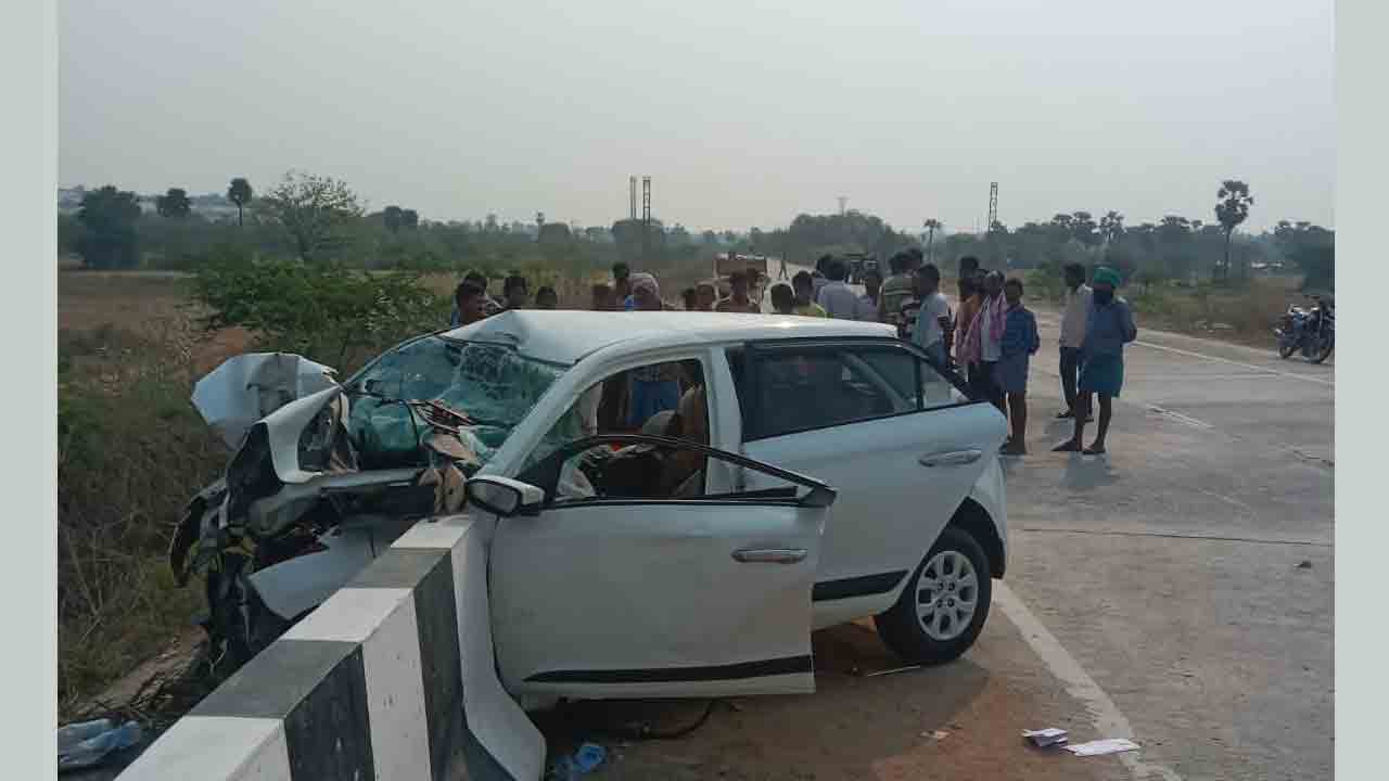 Nakrekal | నకిరేకల్‌ వద్ద కల్వర్టును ఢీకొట్టిన కారు.. తండ్రీ కొడుకులు మృతి