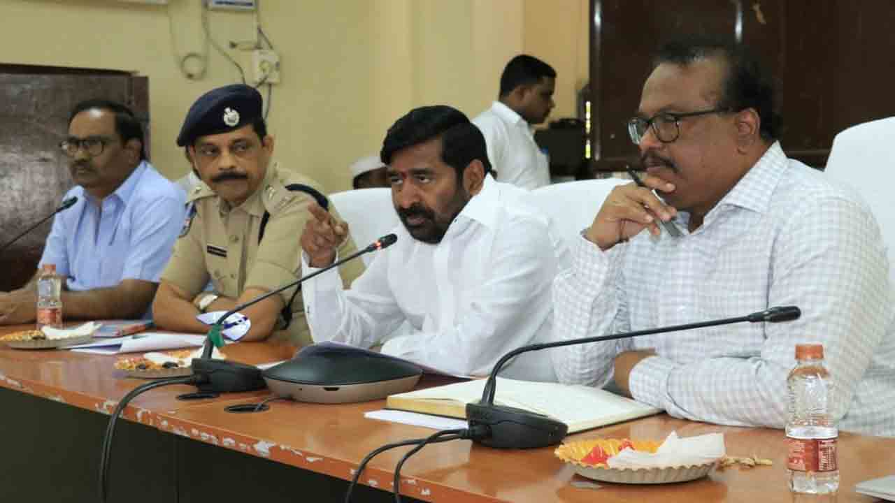 ధాన్యం కొనుగోళ్లలో వేగం పెంచండి