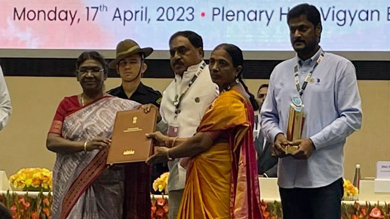 National Panchayat Awards | రాష్ట్రపతి చేతుల మీదుగా ‘ఉత్తమ పంచాయతీ’ అవార్డులు అందుకున్న మంత్రి దయాకర్‌రావు